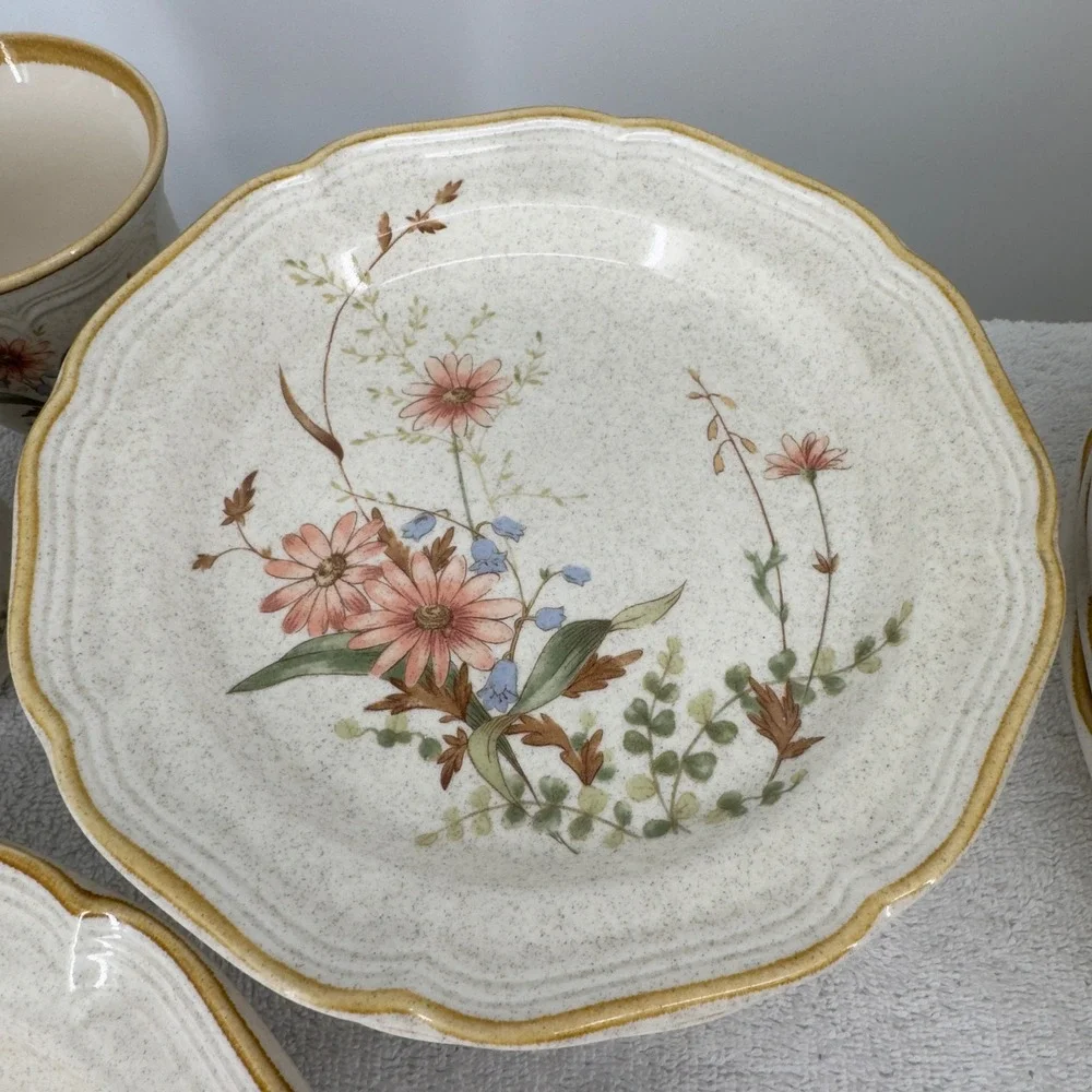 VTG Mikasa Stoneware Field Boquet Floral Dinnerware Set Cottagecore 42 Pieces